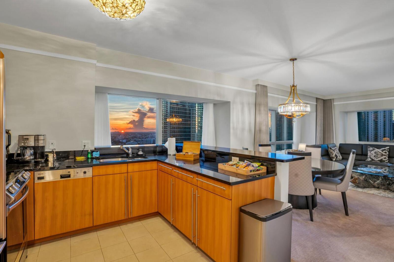 Spacious 2 Bedroom 2 Bath & Studio Suites In The Four Seasons Hotel Miami High Floors Стая снимка